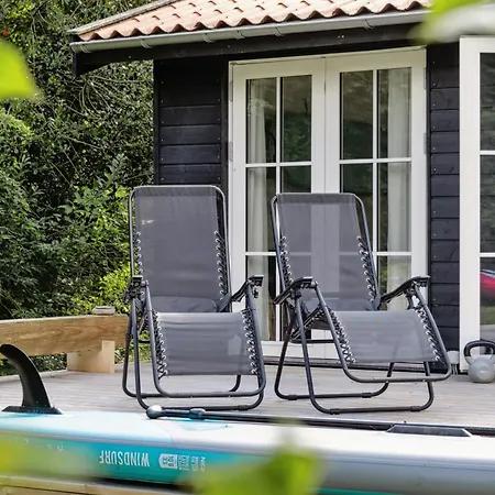 The Small Oasis With Vibes In